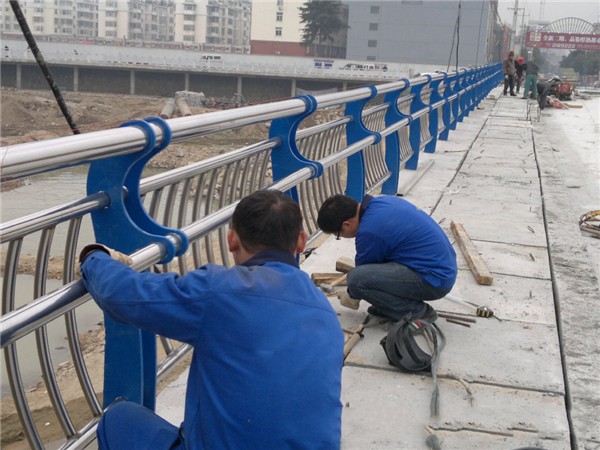 昌吉不锈钢桥梁护栏除锈维护的重要性及其方法
