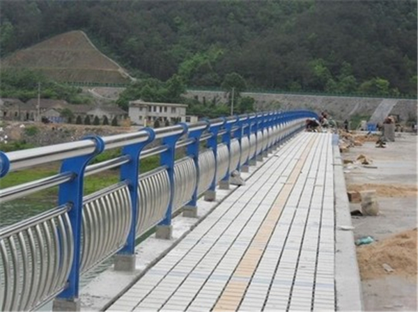 昌吉不锈钢桥梁护栏是一种什么材质的护栏